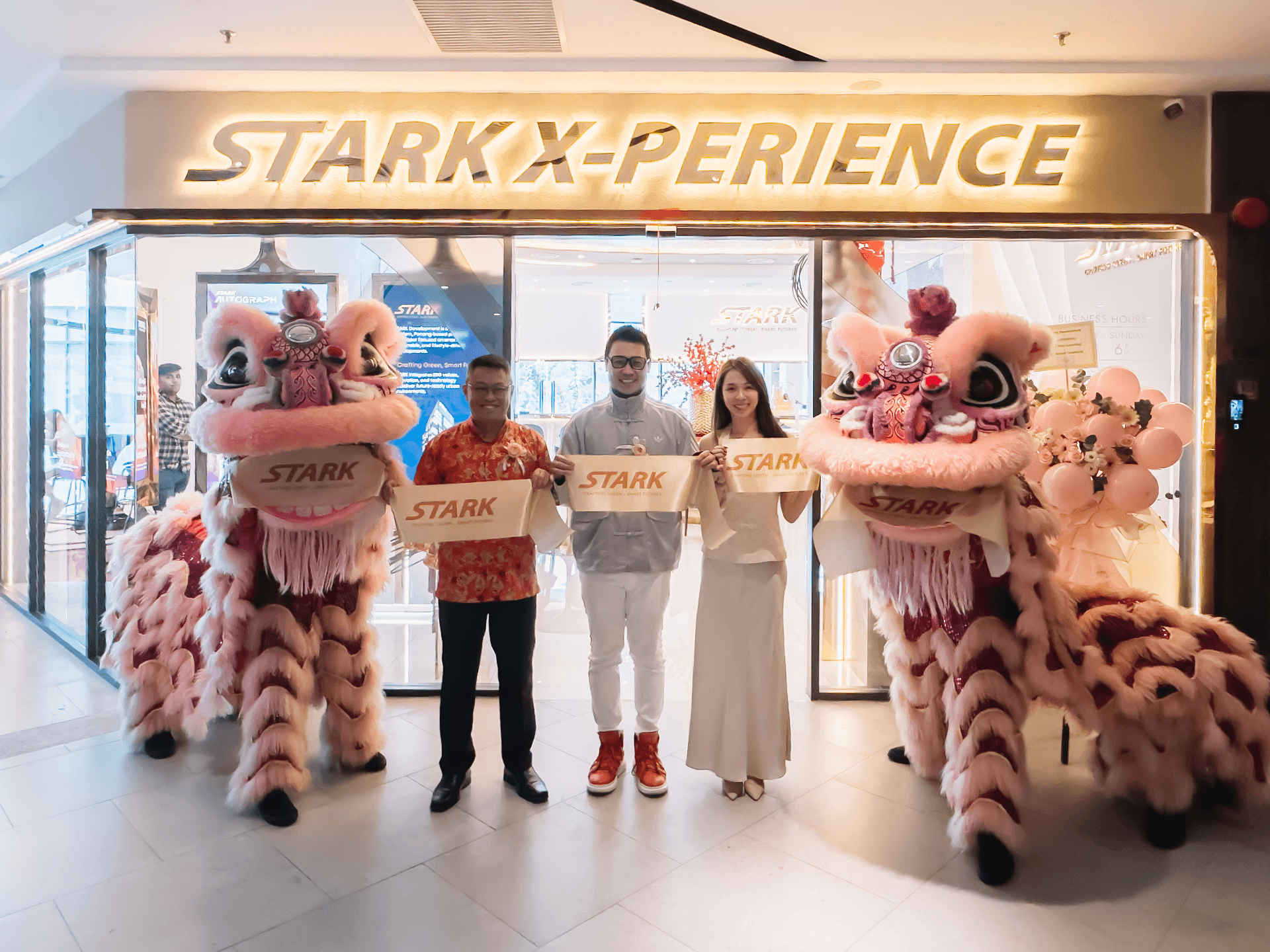 STARK X-Perience Gallery 盛大开幕，舞狮献瑞，揭开新篇章