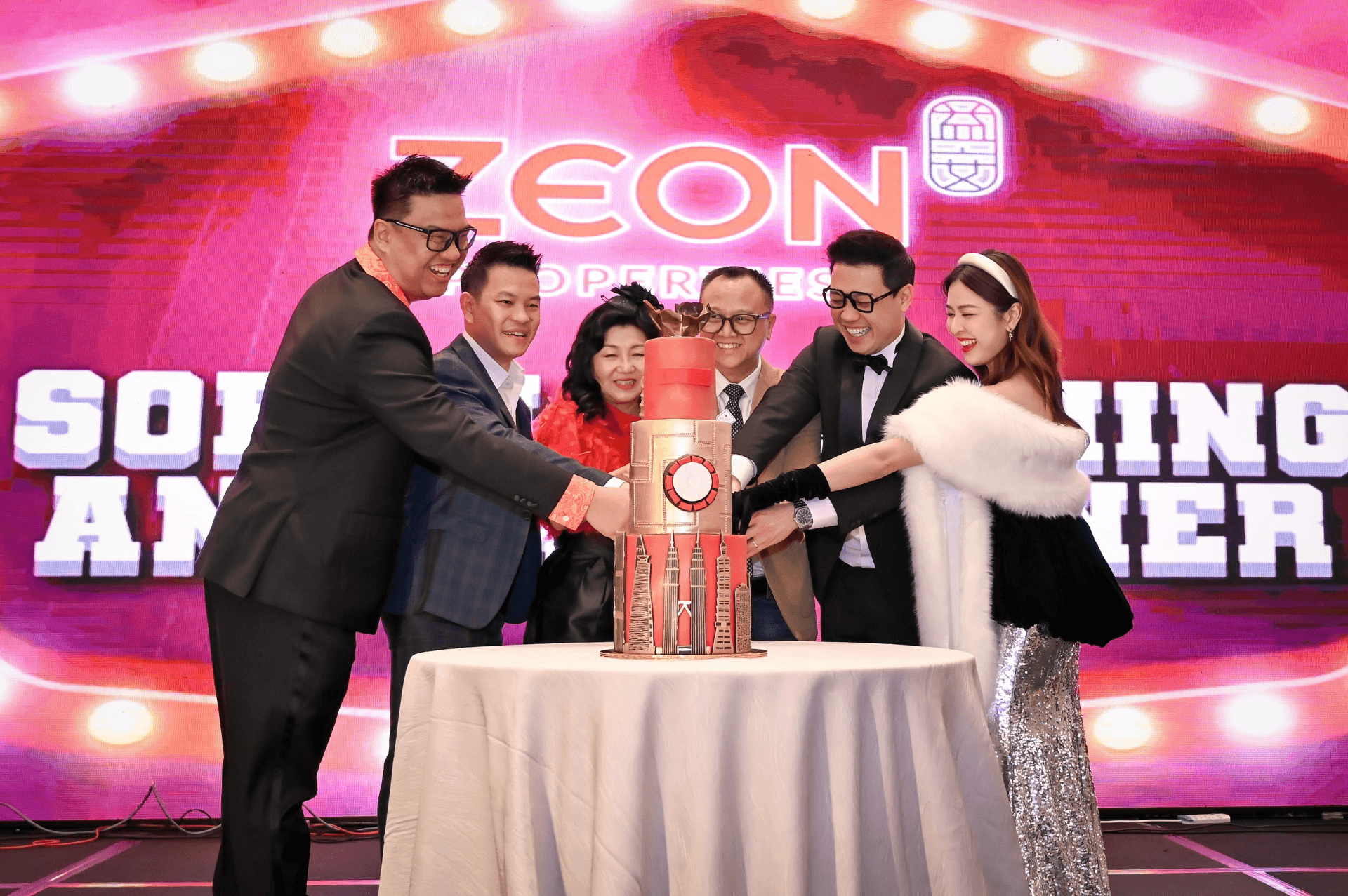 南洋商报-🌟 Zeon Properties International 再创新高，迈向卓越！🏡✨不断突破，树立房产行业新标杆，携手 STARK TOWER 打造未来投资新高地，开启无限可能！